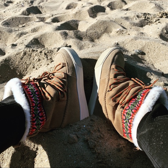 ⬇️$65. NWT TOMS ALPINE FUR BOOT tan TOFFEE sz 6 - Picture 2 of 8